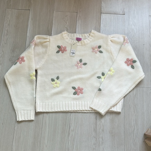 Clarissa Flower Embroidered Pullover | Francesca’s - Picture 4 of 5